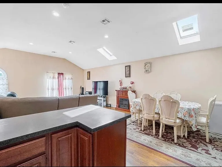 152 Virginia Ave — Photo 9