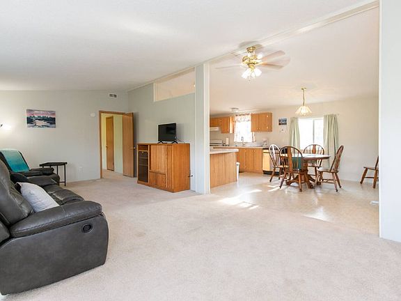 3rd image of 2 Mandolynne Ln