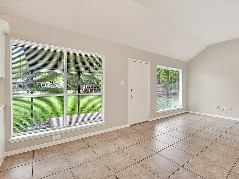 7429 Elbridge Ln — Photo 14