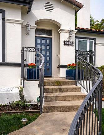 2nd image of 3928 Hacienda St