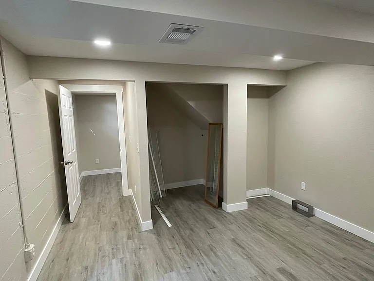 1109 N Jackson St — Photo 17