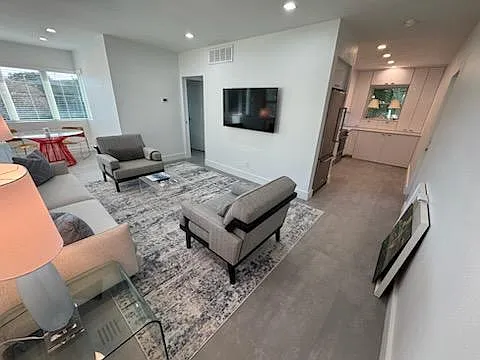1 bed, 495 sqft, $2,300 — Photo 2