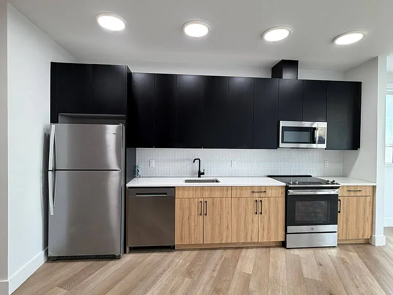 38 Madison St #503A — Photo 1