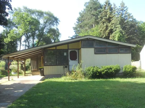 907 W Orange St, Greenville, MI 48838