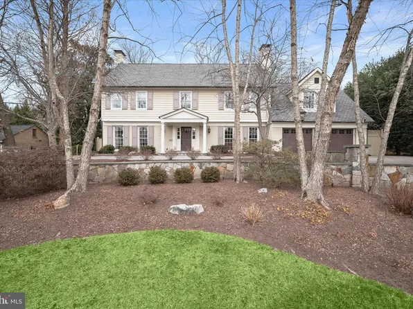 6801 Newbold Dr, Bethesda, MD 20817