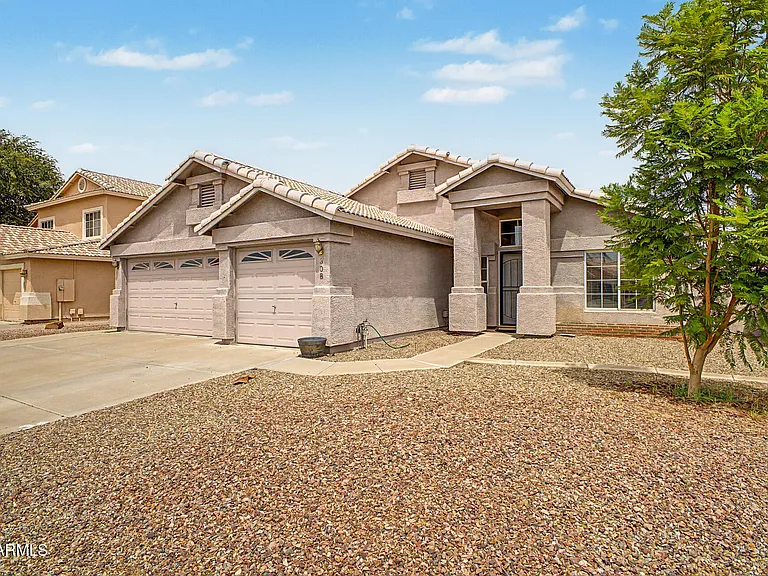 308 W Liberty Ln — Photo 3