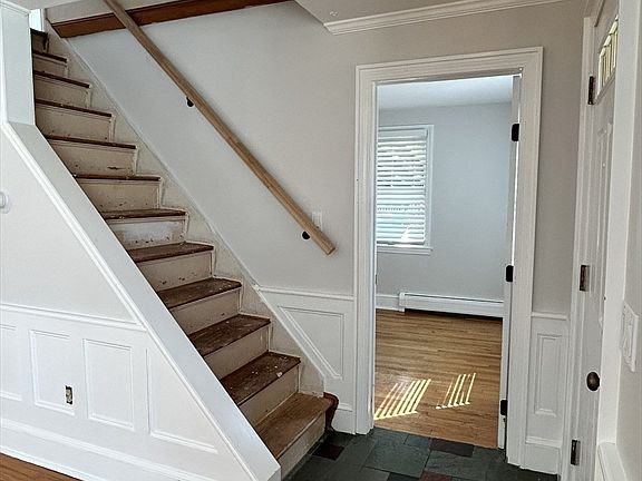 4th image of 68 Ridge Ave