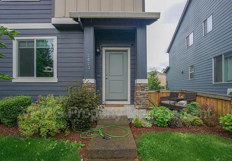 2023 NE Four Seasons Ln — Photo 2