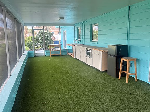 3rd image of 829 Narcissus Ave