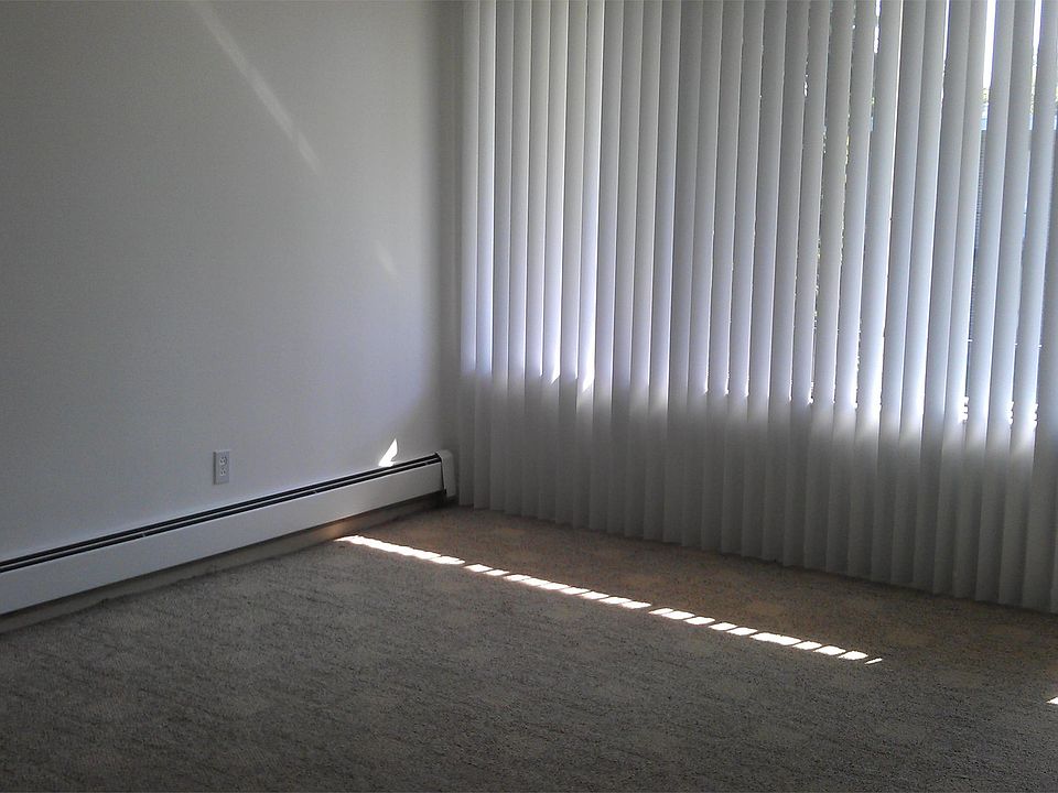 2nd image of 17175 Redford St APT 218