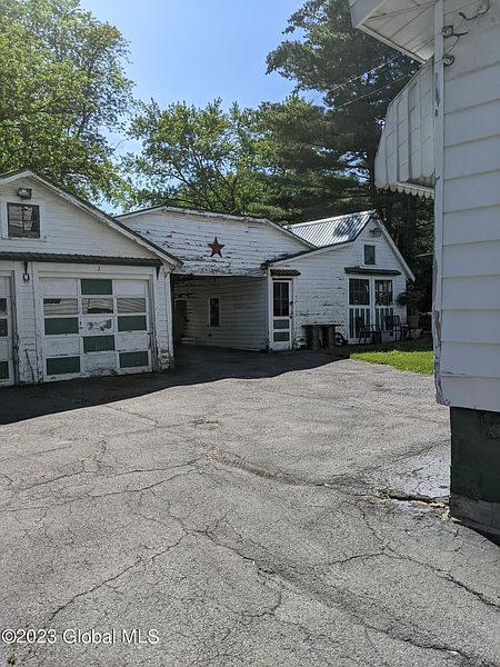 3rd image of 3906 Albany St