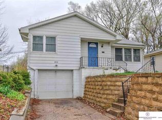 2715 S 50th St, Omaha, NE 68106