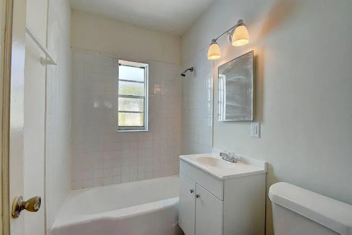 3000 Broadway — Photo 14