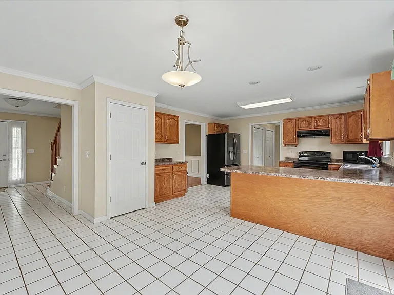 2401 Peppertree Pl — Photo 8