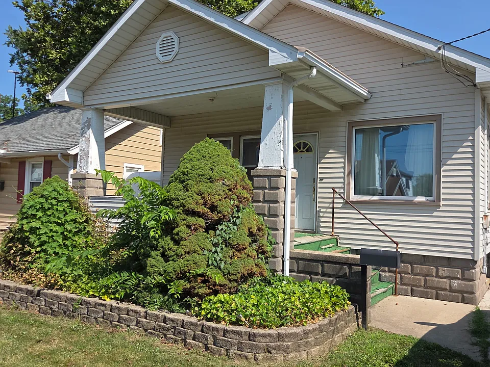 2025 W Kellogg Ave