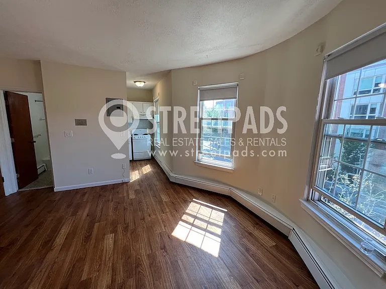 82 S Huntington Ave — Photo 6