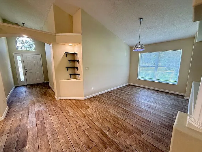 1221 Singleton Cir — Photo 8