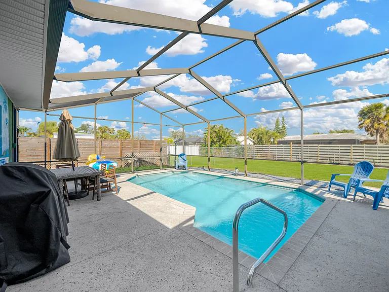 7476 Cass Cir — Photo 5