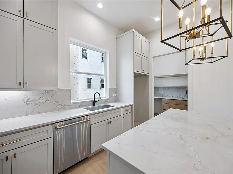 947 Blackshire Ln — Photo 18