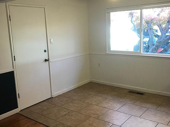4th image of 39 Manley Ct