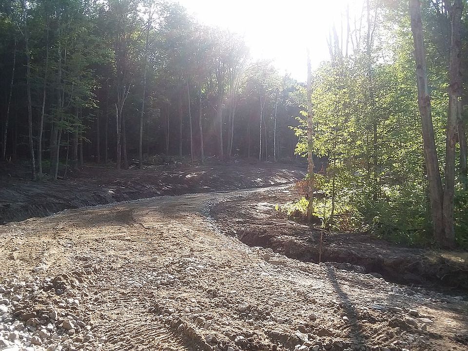 2nd image of 2 Hillside Ln