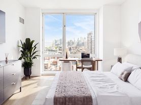 605 W 42nd St