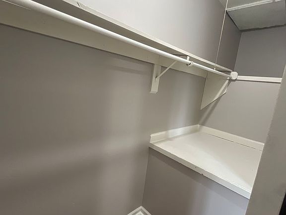 5th image of 524 Clarendon Ave #2189