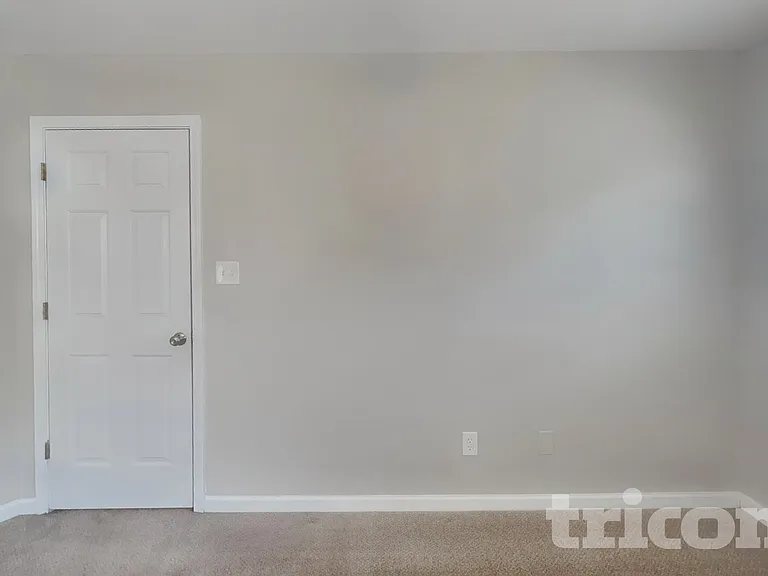 2809 Erinridge Rd — Photo 9