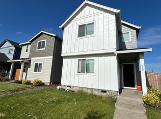602 Pickering Ln, Woodburn, OR 97071