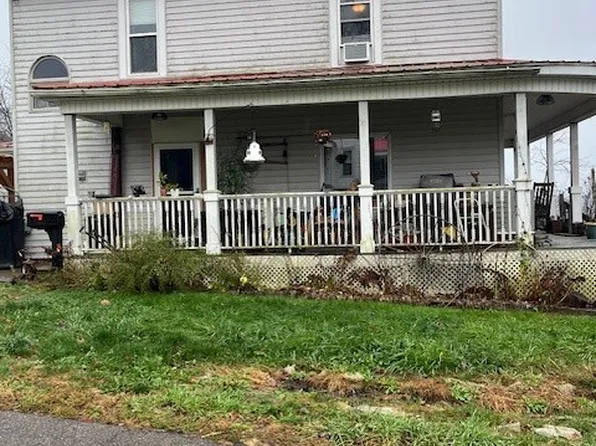128 1st St, Crooksville, OH 43731