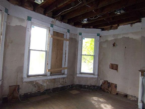 2nd image of 1138 California Ave