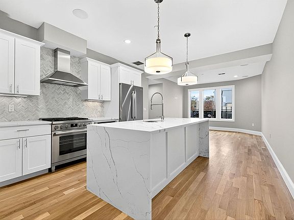 3rd image of 275 Old Colony Ave #6