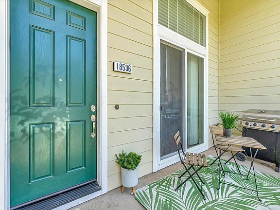 4th image of 18536 Garnet Ln