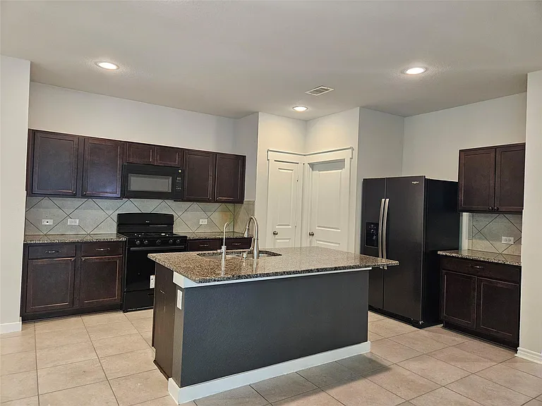 2833 Bretton Woods Dr — Photo 7