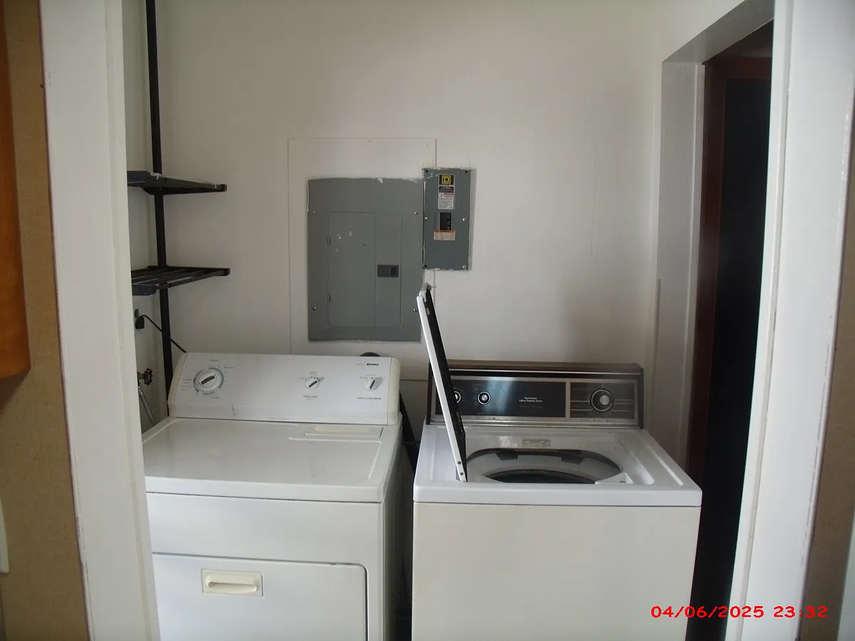 Building Photo - 109 E Lincoln Ave #C