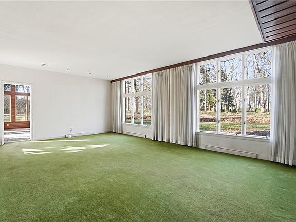 5th image of 2438 Signal Hill Rd