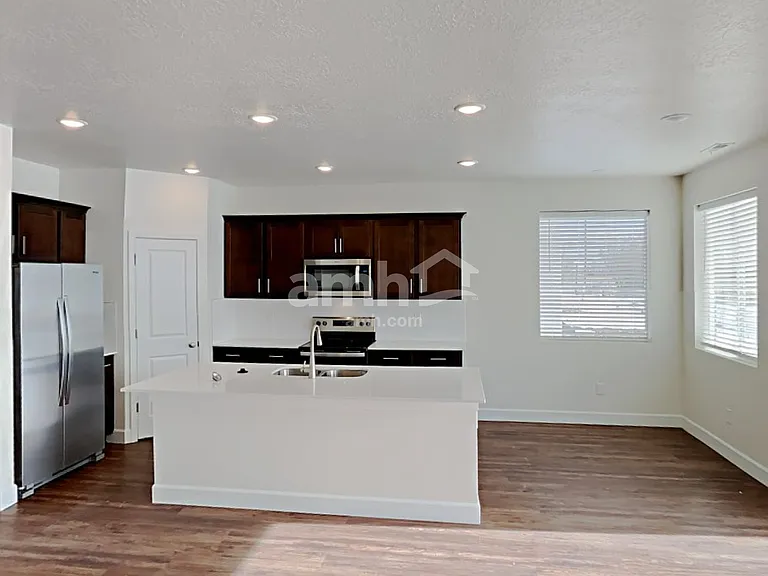 1399 E Perelle Ln — Photo 5
