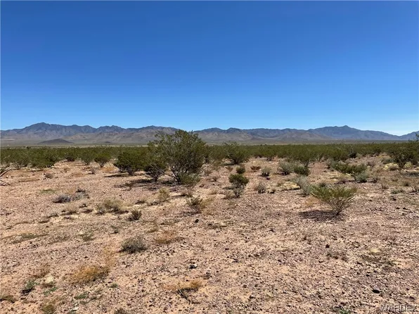 5 N Bee Rd, Dolan Springs, AZ 86441