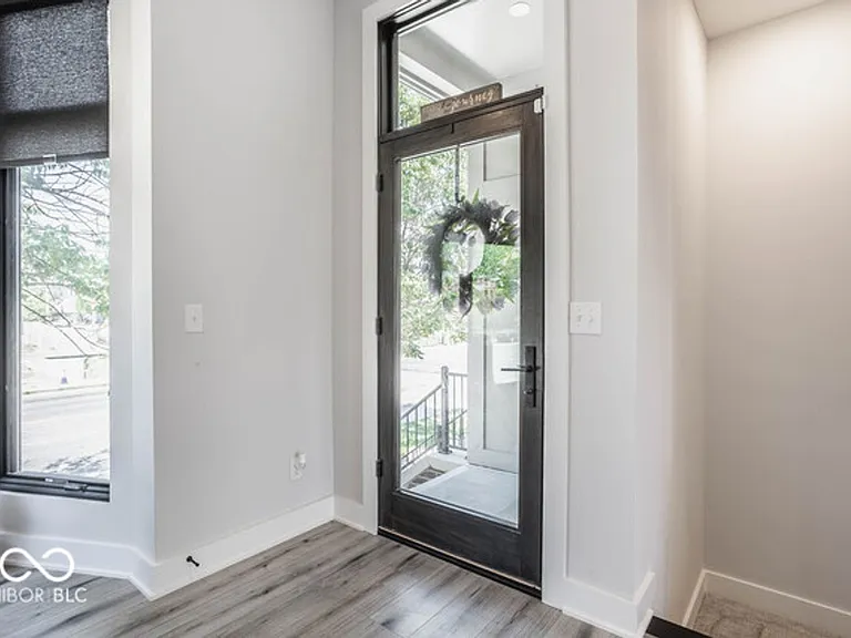 1561 N College Ave — Photo 17