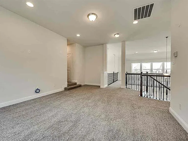4737 Mulholland Dr — Photo 19