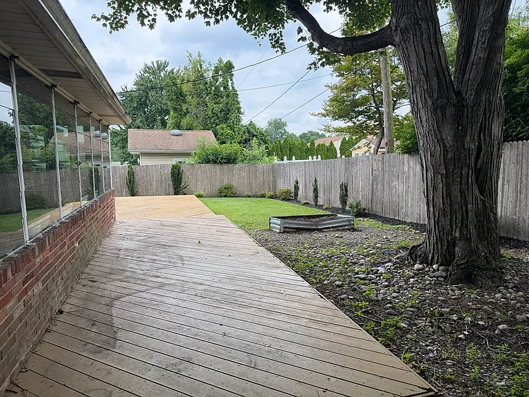 3211 Carillon Dr — Photo 27