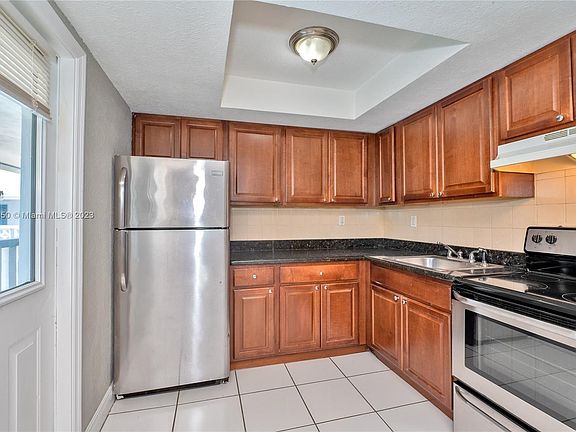 3rd image of 626 SW 14th Ave APT 206