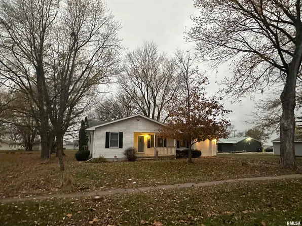 605 E Green St, Augusta, IL 62311