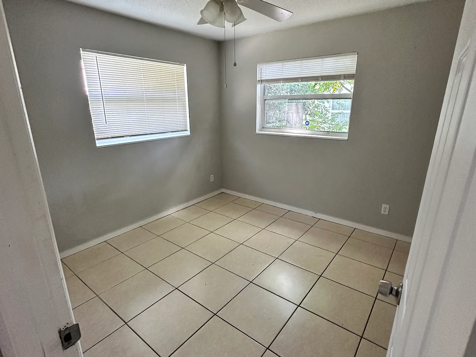 3 bed, 2.5 bath, 1300 sqft, $2,100 — Photo 3