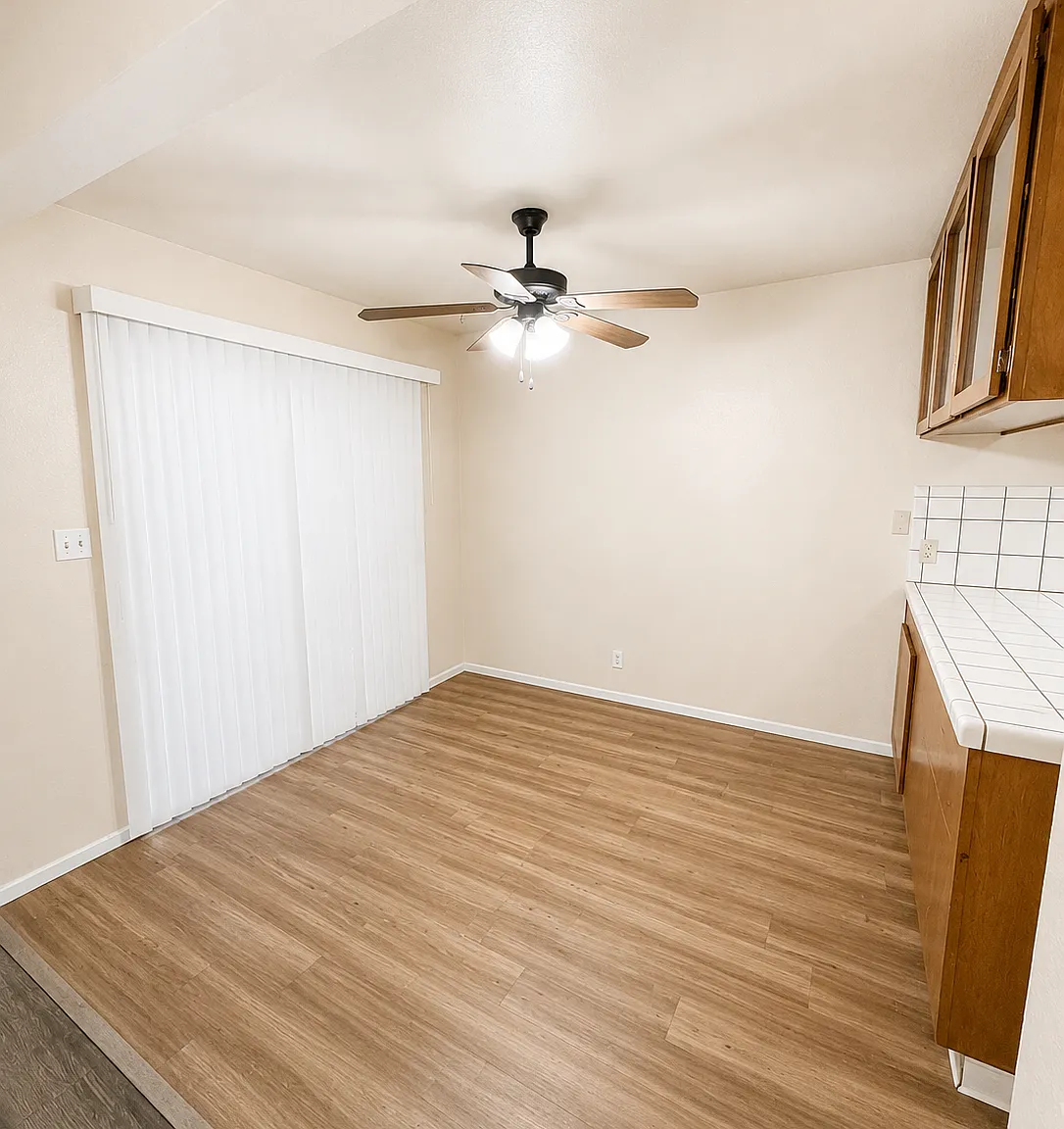 2 bed, 1000 sqft, $1,490 — Photo 2