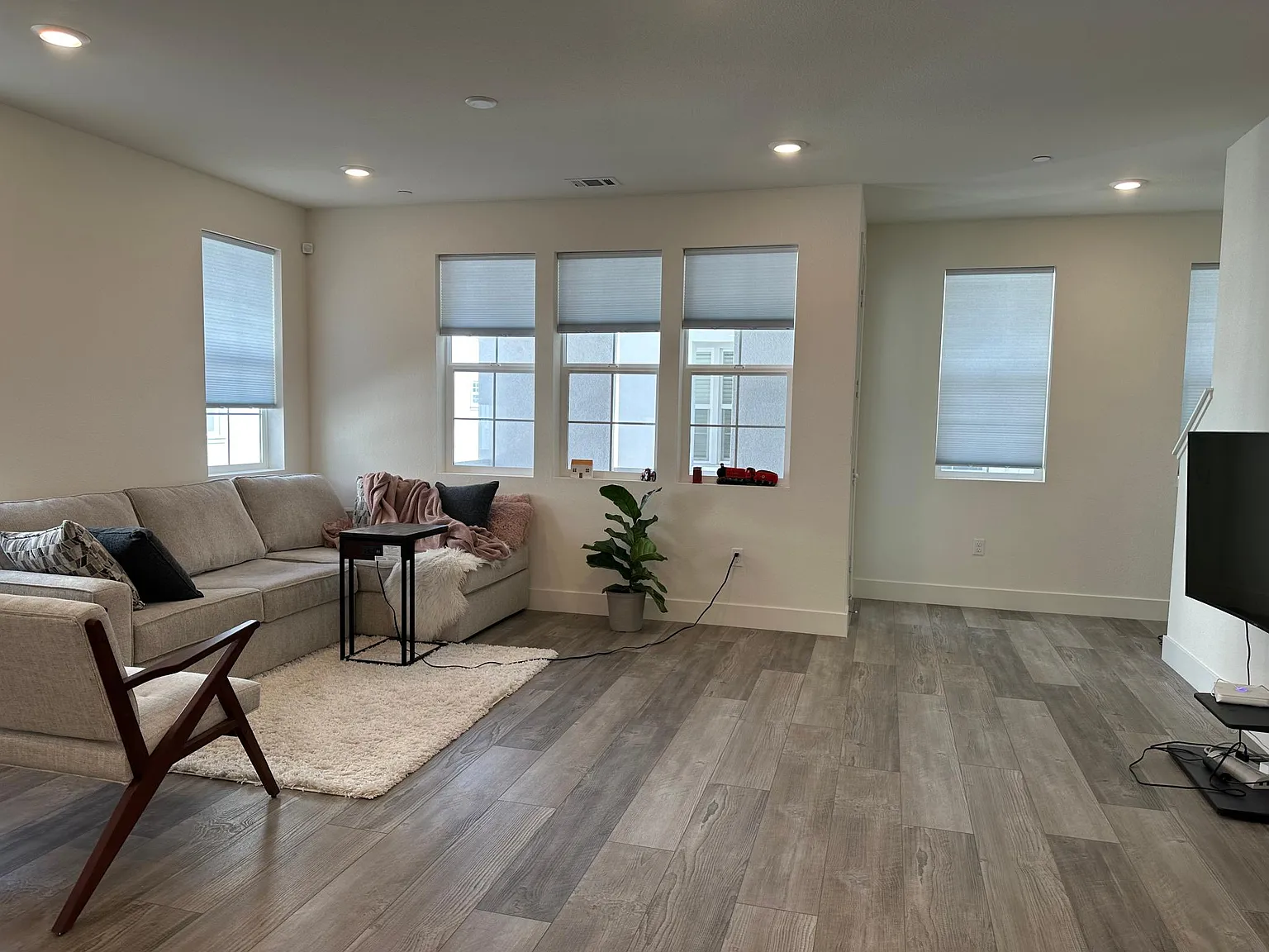 2 bed, 2.5 bath, 1424 sqft, $3,800 — Photo 4