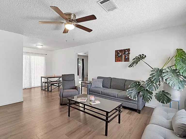 3 bed, 1050 sqft, $2,000 — Photo 4
