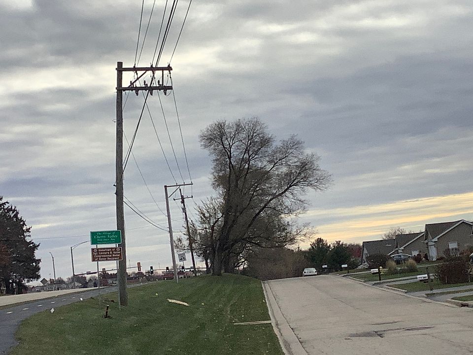2nd image of 904 S Bell School Rd
