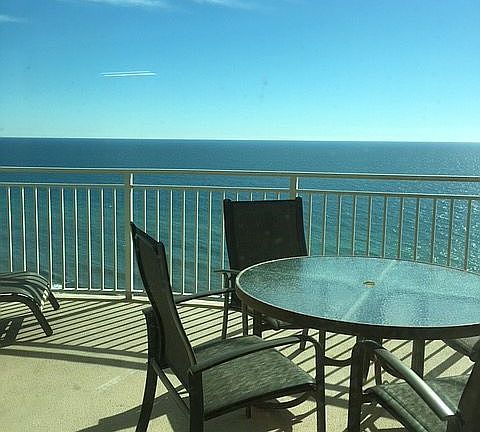 Balcony w chaise & dining