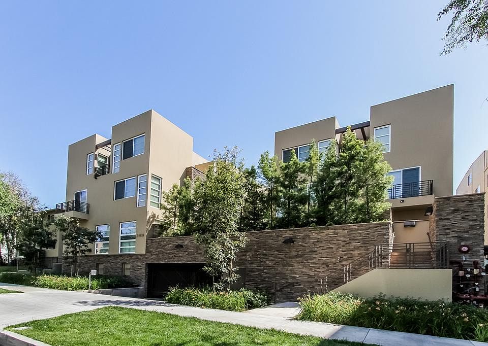 1st image of 14424 Dickens St APT 2